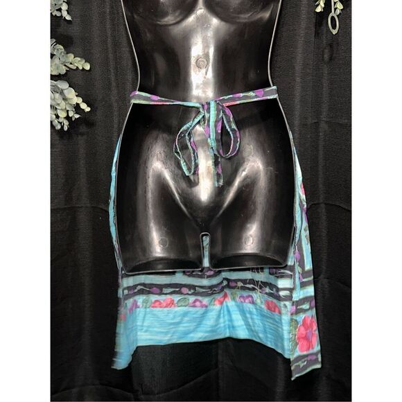 VINTAGE Hand Made Vintage (1960s?) Pink, blue, and black Floral Apron, half apro - Picture 3 of 6